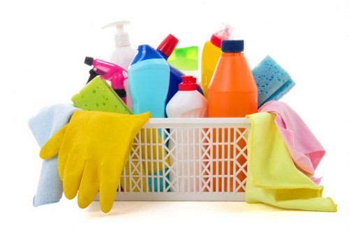 Detailed kitchen cleaning during a move in clean in EN5