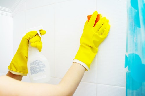Deep kitchen and bathroom cleaning for EN5 properties
